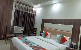 Hotel Park Suites - Near Igi Airport Terminal 3